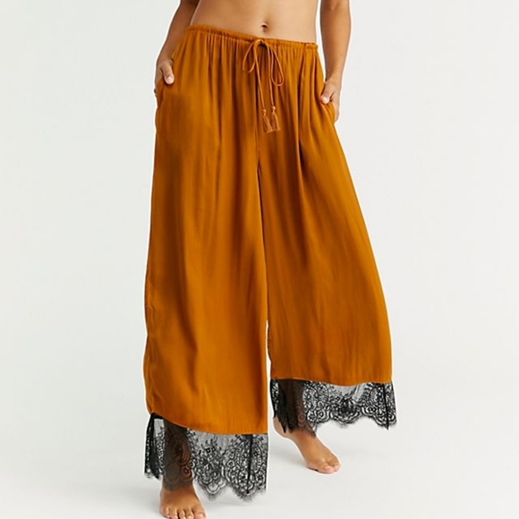 FP Talking In My Sleep Pants - Picture 2 of 10